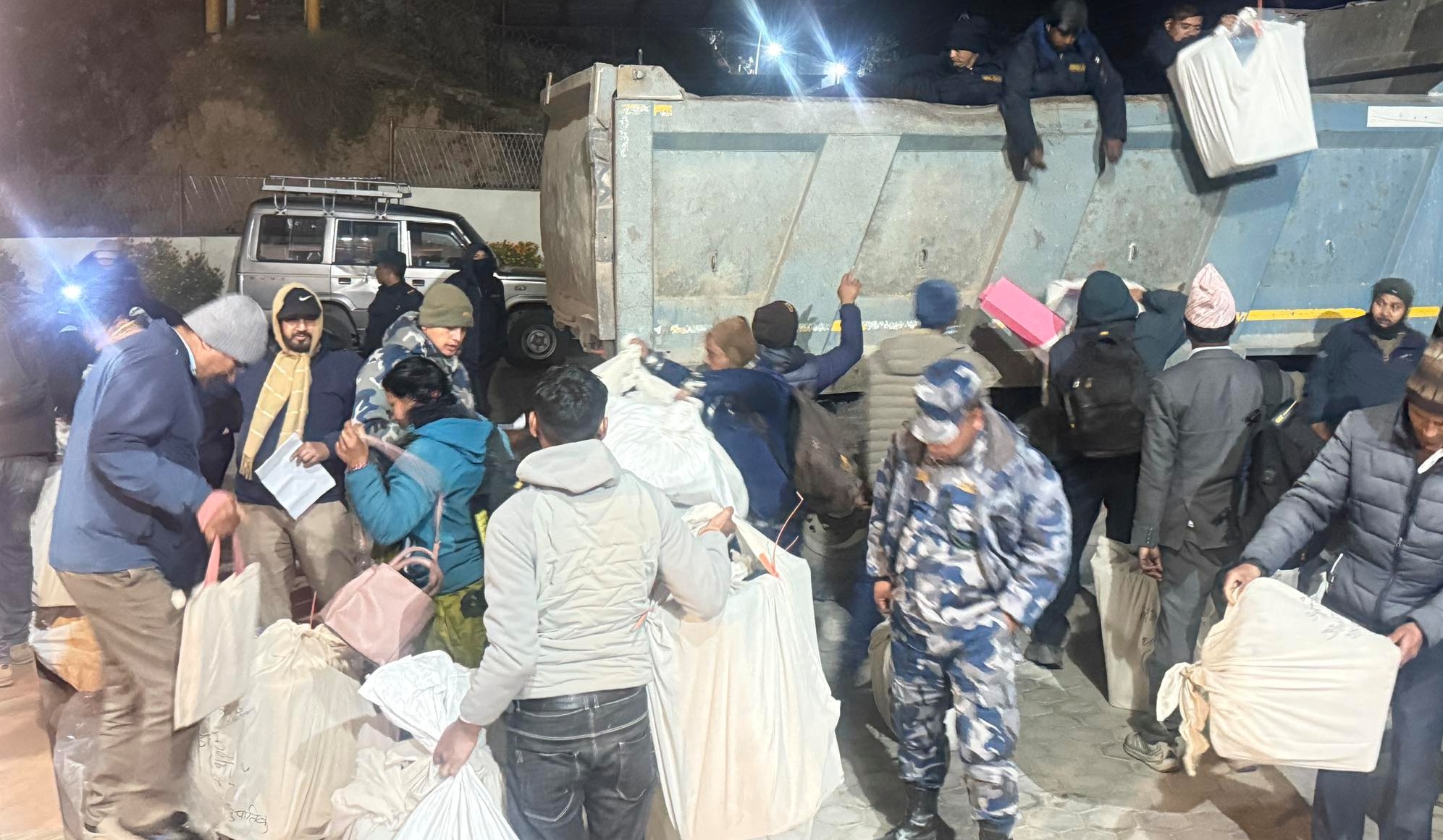 बैतडीमा मतपेटिका मतगणनास्थल पुर्याइयो, सर्वदलीय बैठकपछि मतगणना शुरु हुने 