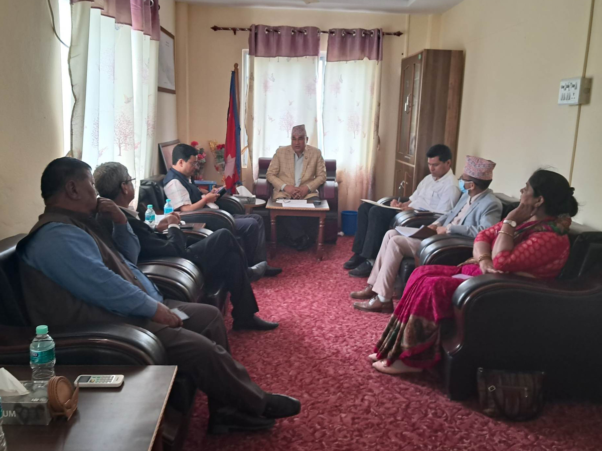 कांग्रेस प्रमुख सचेतक लेखक र सुदुरपश्चिमका मुख्यमन्त्री शाहबीच भेटवार्ता 