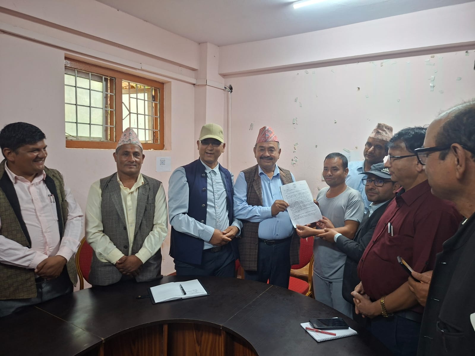 पाटनका नगर स्वयंसेवक शिक्षकहरुले बुझाए ज्ञापन पत्र 