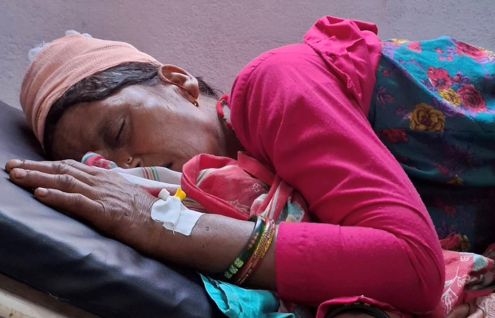 बैतडीको डिलाशैनीमा अज्ञात समूहको आक्रमणबाट एक महिला घाइते