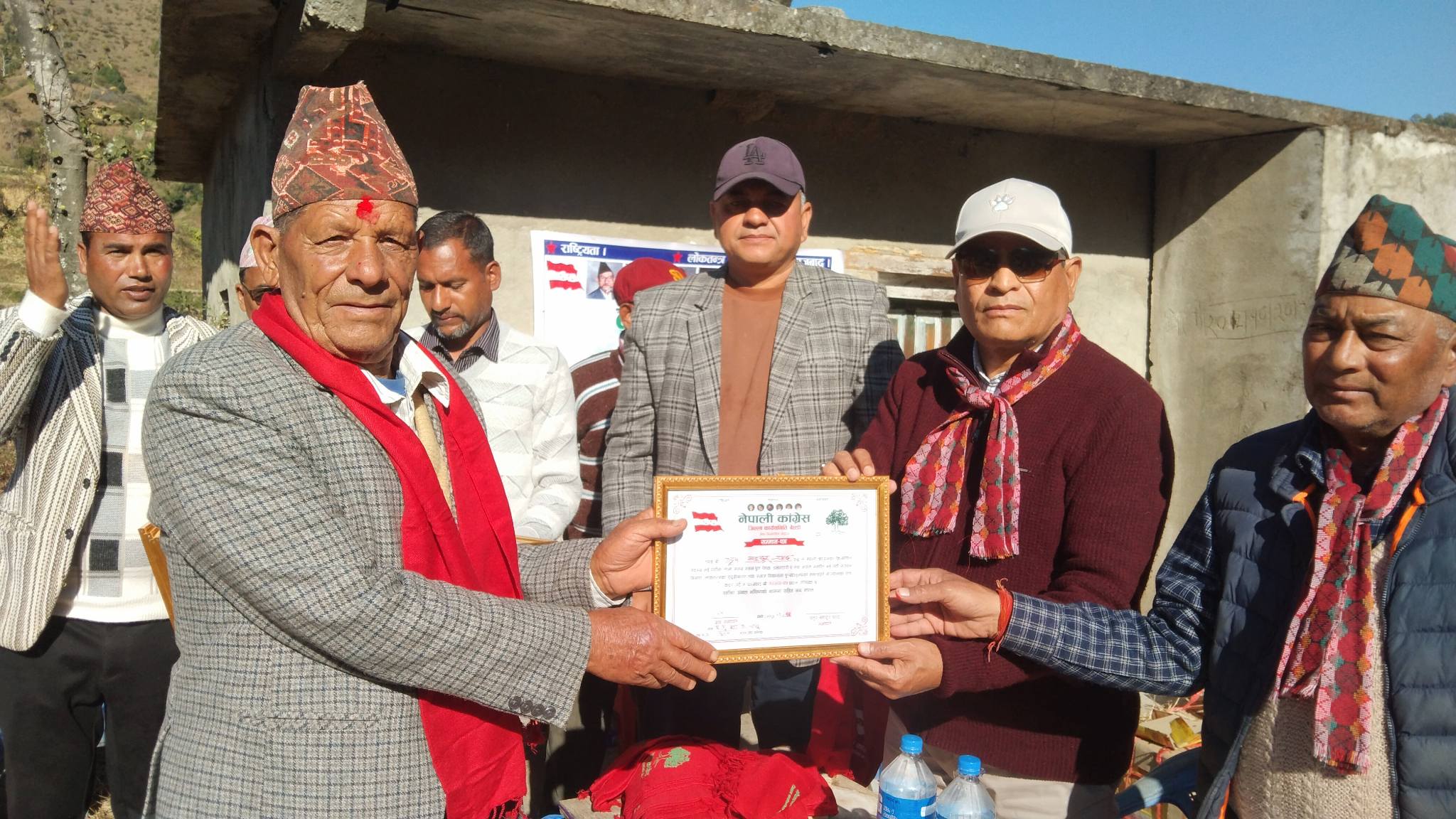 कांग्रेसद्वारा सुर्नयामा १ सय ४१ जना जेष्ठ क्रियाशील सदस्य सम्मानित 