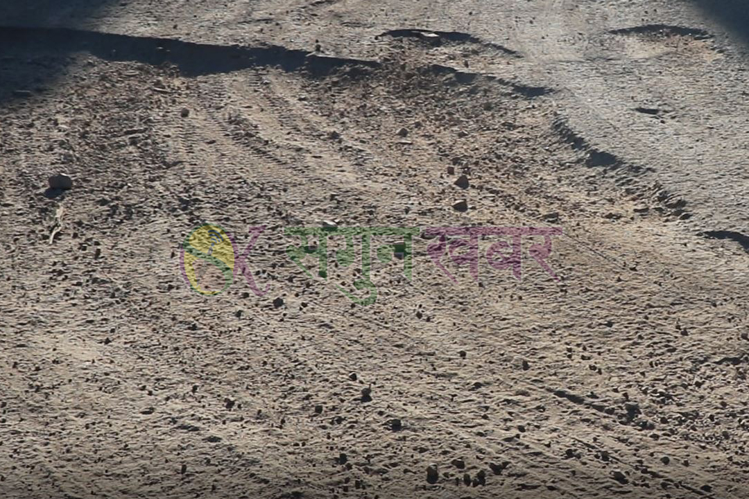 बैतडीमा सडक मर्मतमा चरम लापरवाही, महिना दिनमै उप्किन्छ ‘पिच’