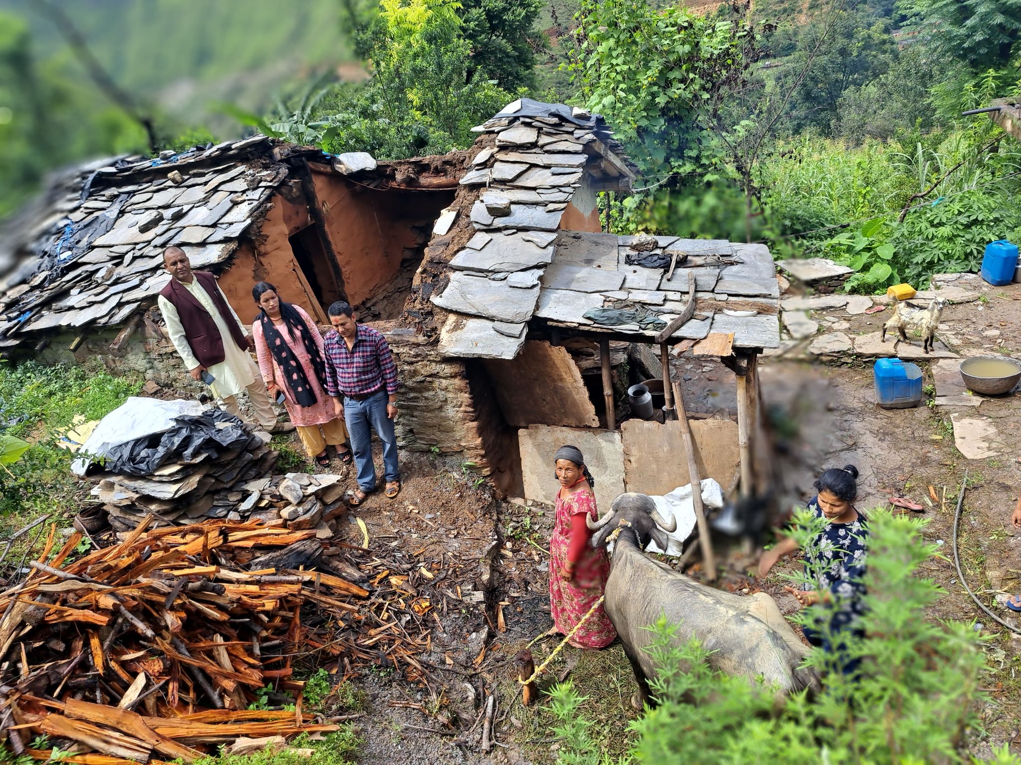 बर्षाले क्षति पुर्याएका ठाउँमा पुर्चौंडीका जनप्रतिनिधिद्वारा अनुगमन 
