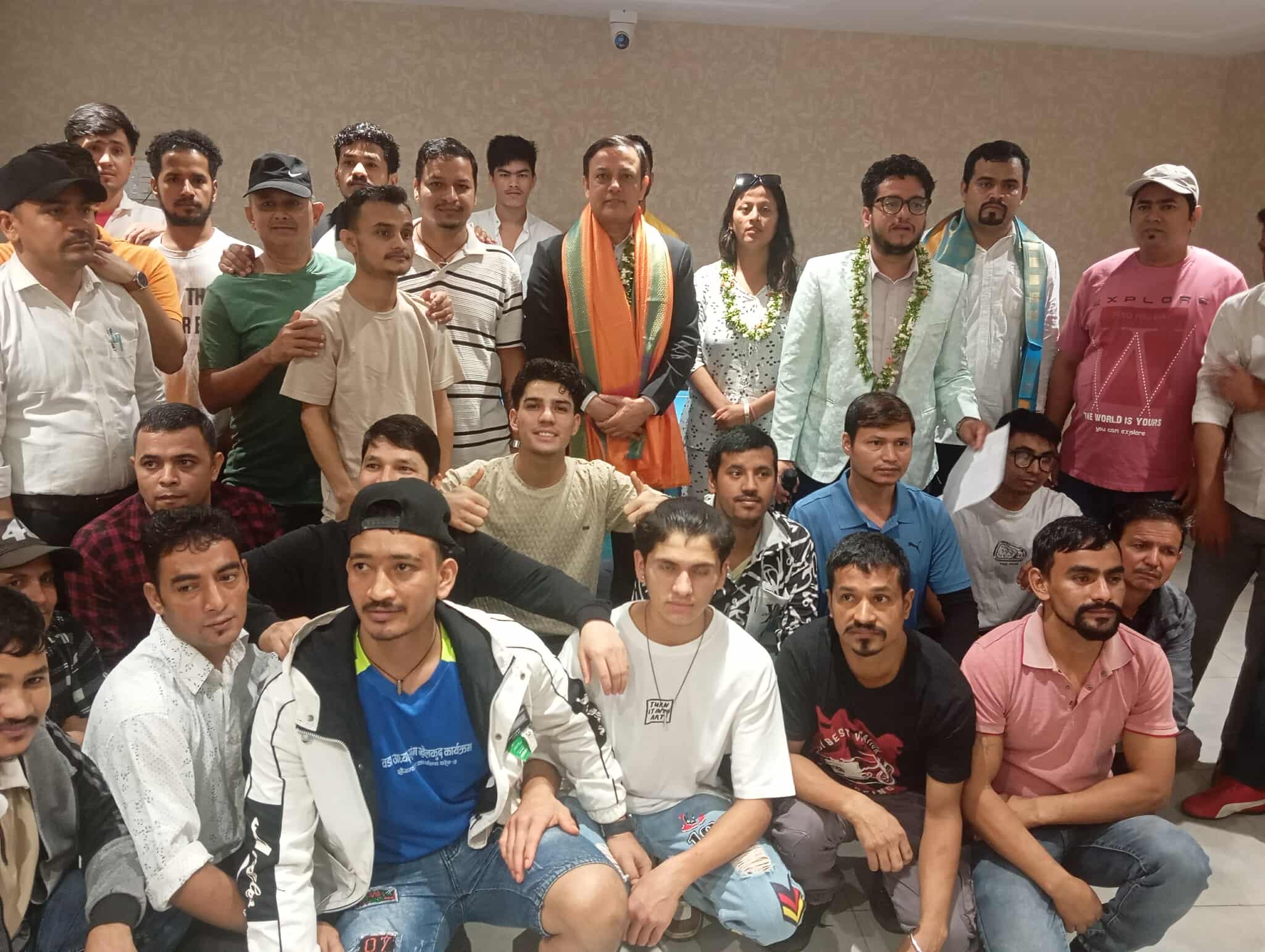 बैतडीका समाजसेवी बिष्टसहित ६० जना प्रवासबाटै रास्वपामा प्रवेश 
