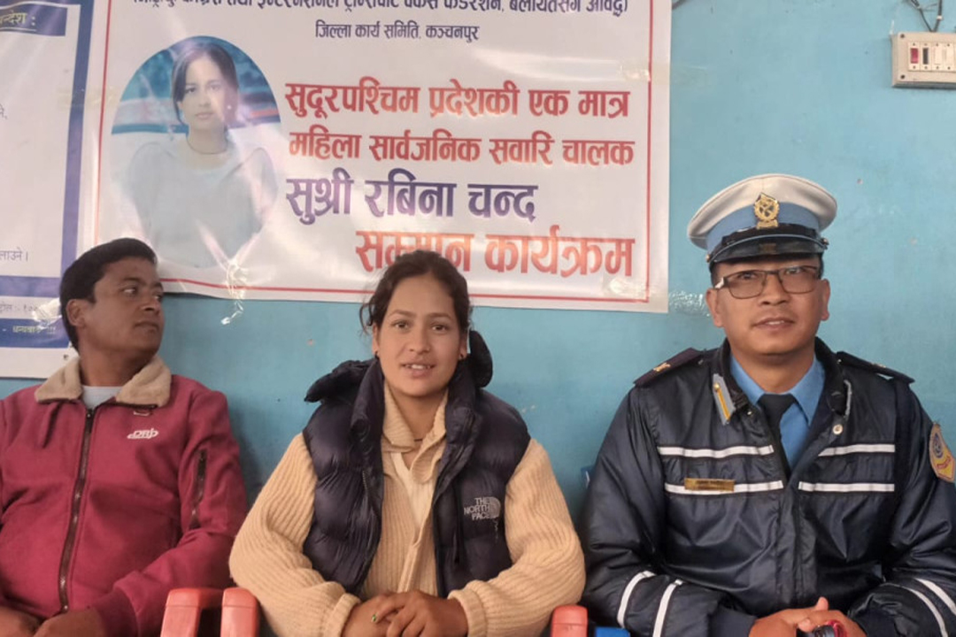 बैतडीकी सवारी चालक रविना कञ्चनपुरमा सम्मानित