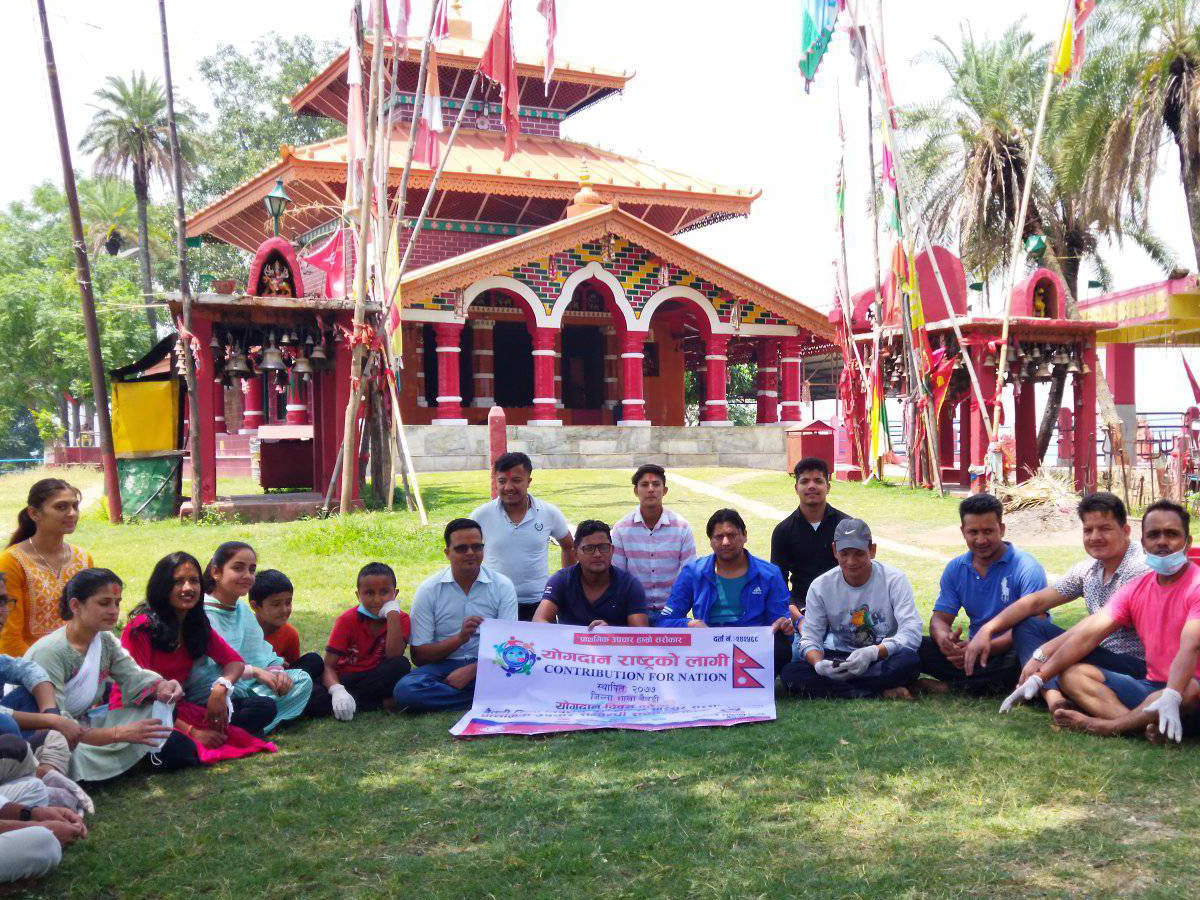 बैतडीको त्रिपुरासुन्दरी भगवती मन्दिरमा सरसफाइ  