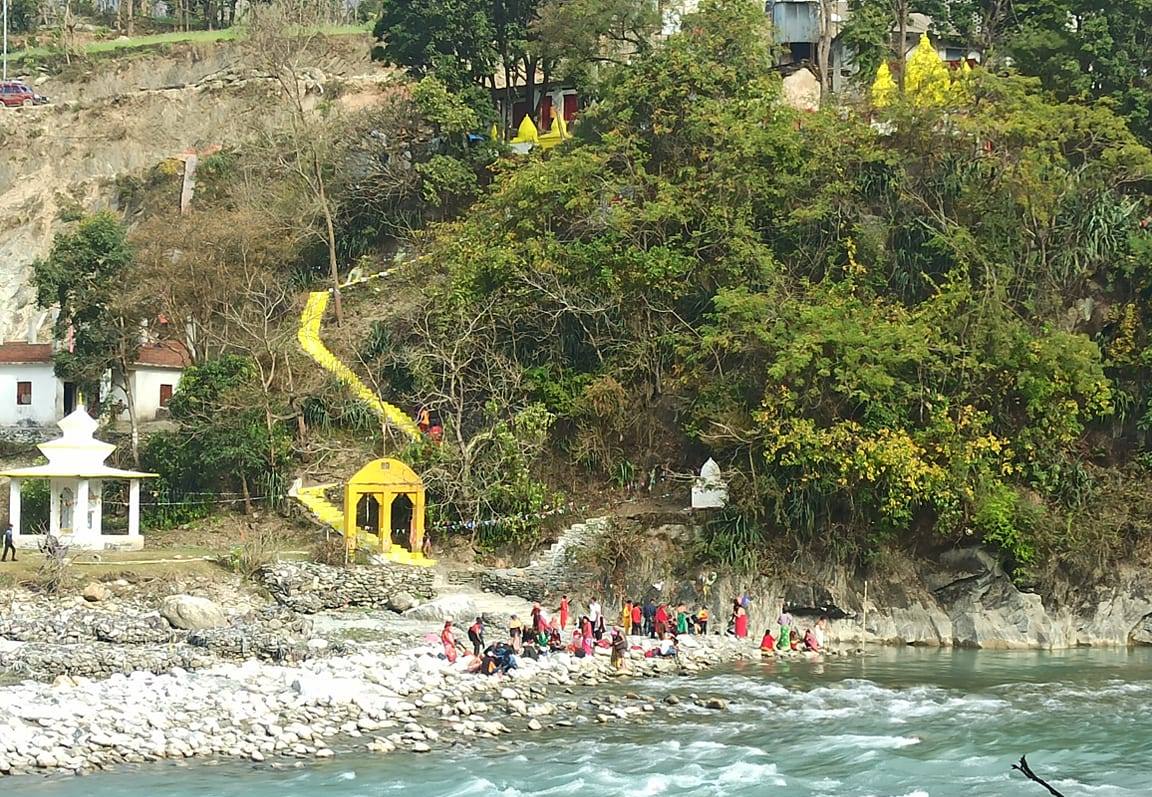 महशिवरात्रीको अवसरमा बैतडीका शिवालयमा भक्तजनको घुइँचो