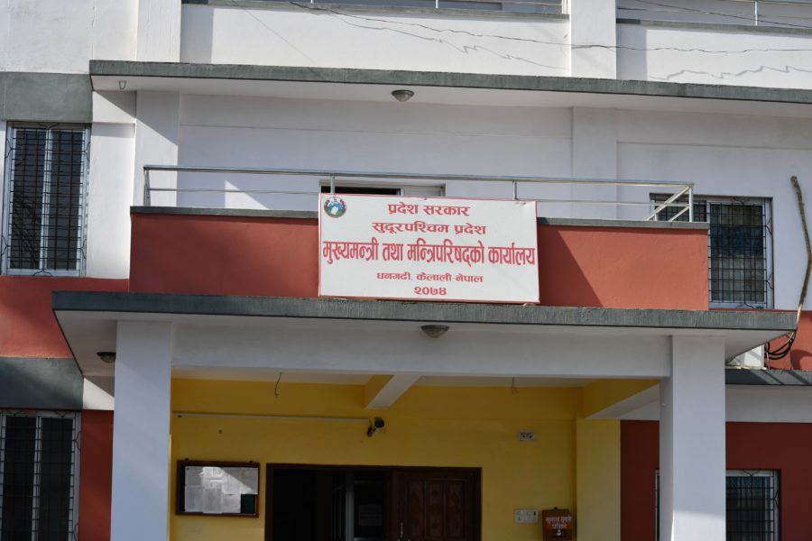 भूकम्प प्रभावित क्षेत्रमा सुदूरपश्चिम सरकारले स्वास्थ्यकर्मीको टोली पठायो, एक करोड राहत कोषमा जमा 