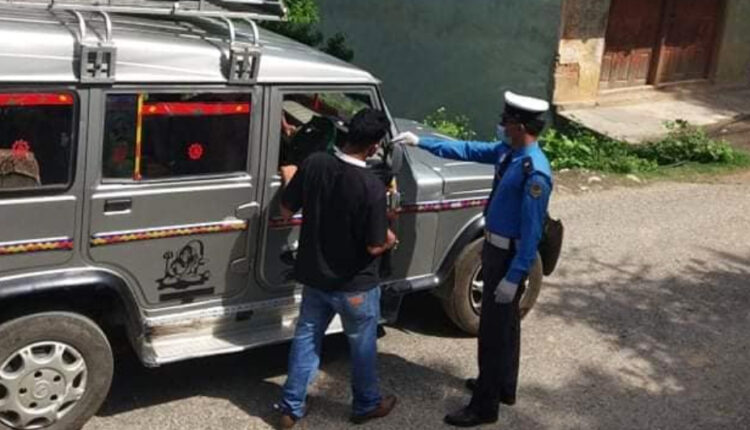 बैतडीमा ट्राफिक नियम उल्लंघन  गर्ने  सवारीसाधन कारबाहीमा