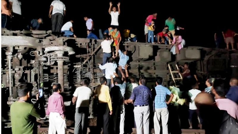 भारतमा रेल दुर्घटना : २ सय ३३ जनाको मृत्यु 
