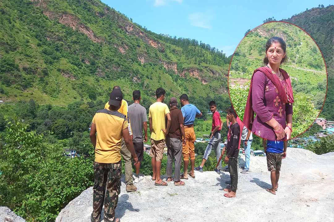 बैतडीकी भागरथीको ७० हजार बोकेको झोला महाकाली नदीमा खस्यो !