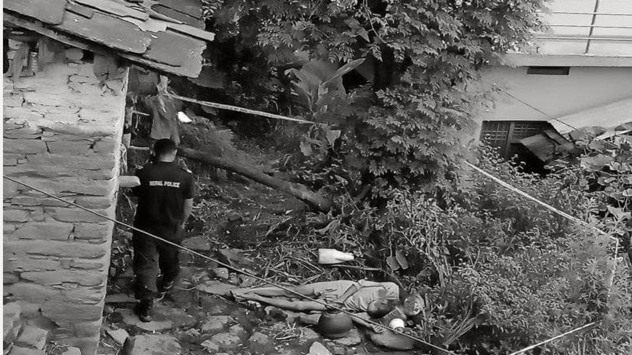 बैतडीमा  बन्चरो  प्रहार गरी बुबाको  हत्या