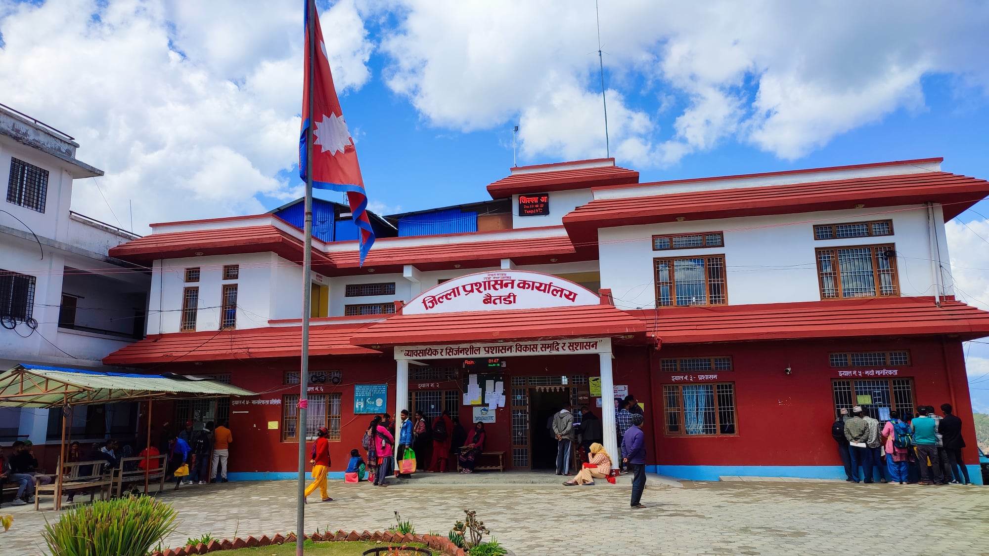 बैतडीका ग्रामीण कच्ची सडकमा सवारी सञ्चालन गर्न रोक