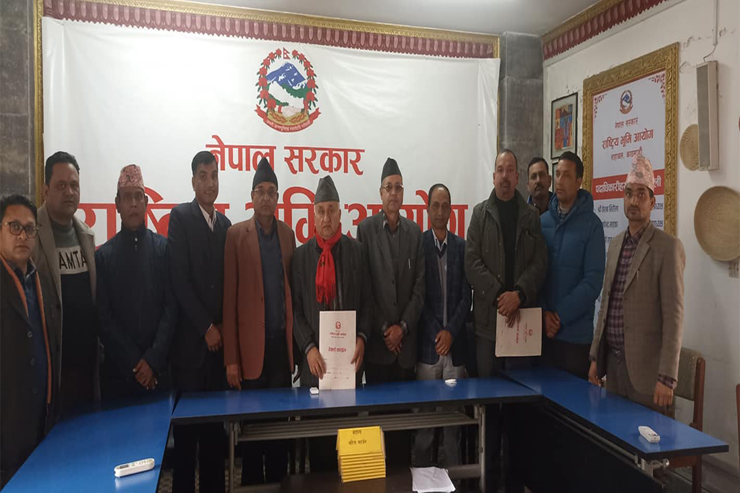 बैतडीको दशरथचन्द नगरपालिकाले  गर्याे राष्ट्रिय भूमी आयोगसंग सम्झौता