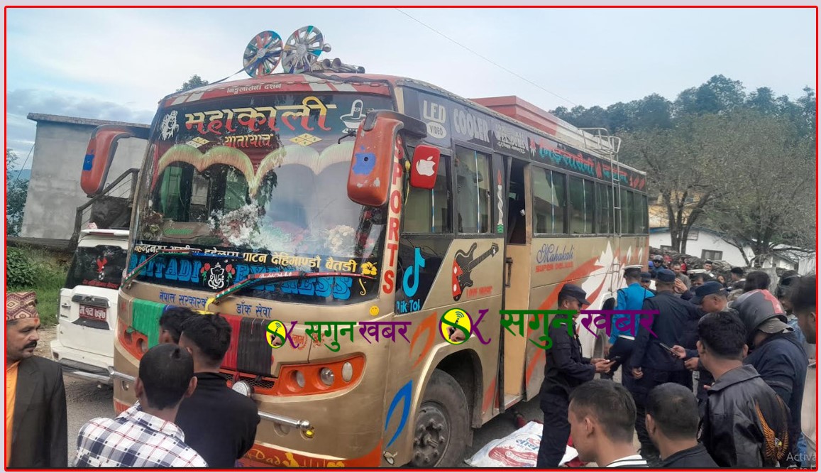 बैतडीमा जात्रा हेरी घर फर्कीदै गरेकी महिलालाई बसले ठक्कर  दिँदा घटनास्थलमै  मृत्यु