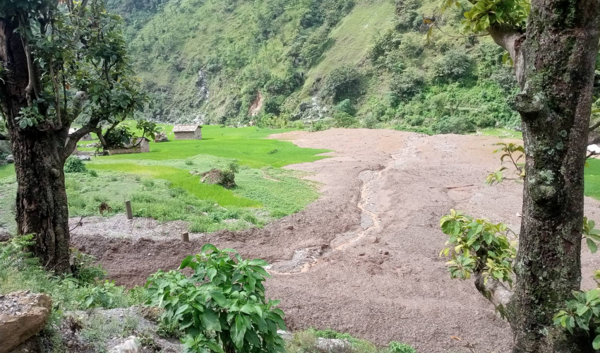 बैतडीको सिगास ३ मा  बाढी पहिरोले सिँचाइ  कुलो  बगायो, छ घर जोखिममा 
