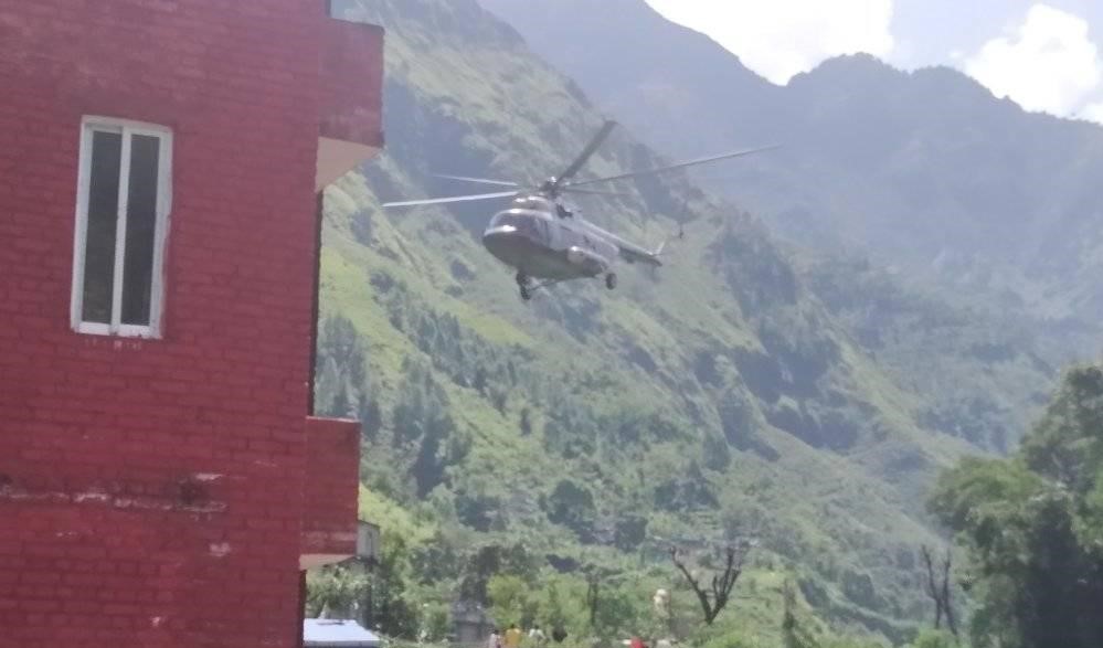 दार्चुलाबाट नेपाली सेनामा कार्यरत एकजनालाई हेलिकप्टर मार्फत काठमाण्डौं लगियो
