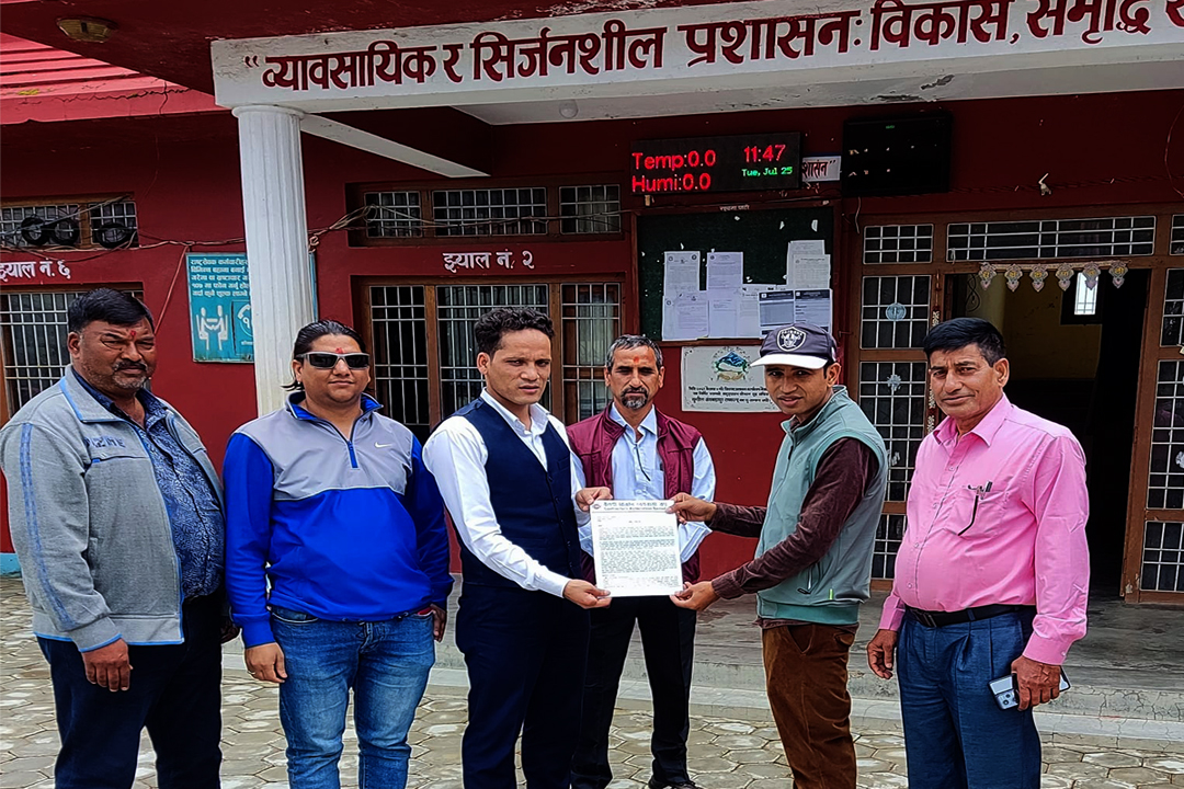 निर्माण व्यवसायी संघ बैतडीले बुझायो सरकारलाई  नौ बुँदे ज्ञापन पत्र 