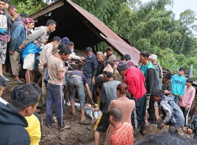 इलाममा बाढी पहिरोमा परेर १३ जनाको मृत्यु