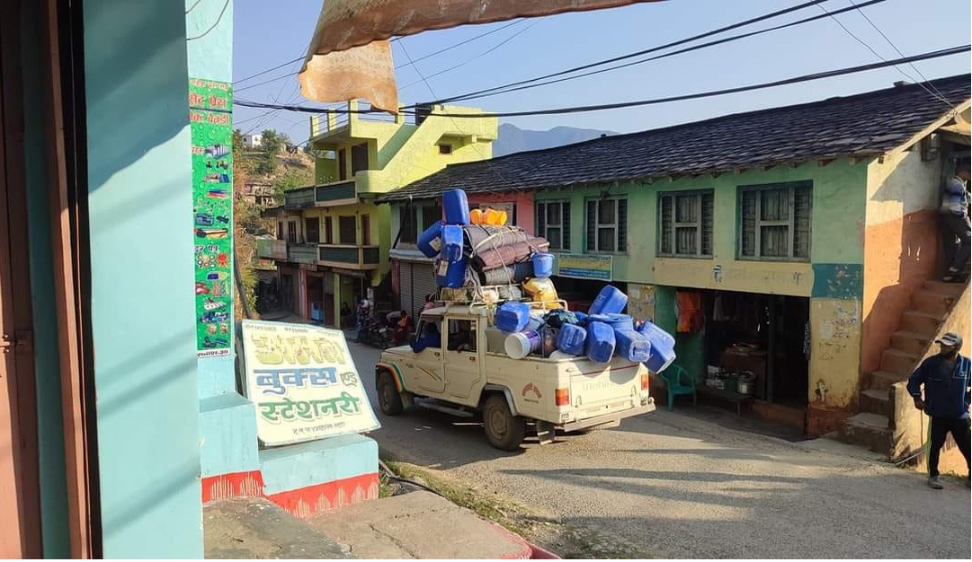 बैतडीमा ‘ओभरलोड’ बोकेर  हुइकिन्छन गाडी, चेकजाँच गर्दैन प्रहरी