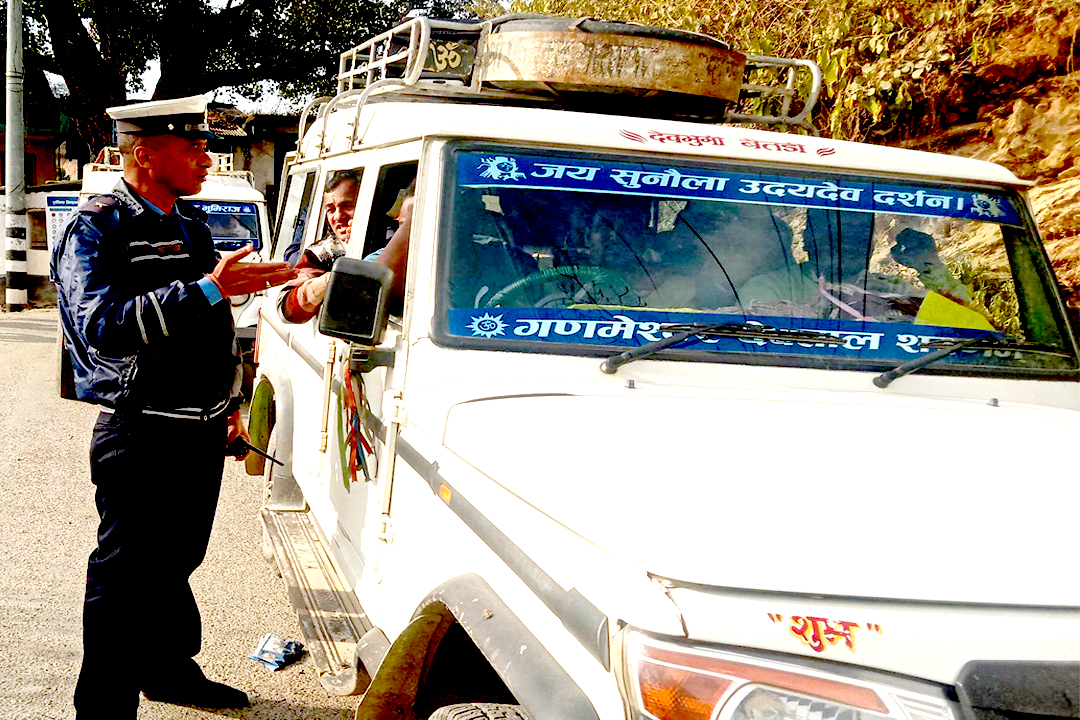 बैतडीमा सवारी साधन चेकजाँचमा कडाइ, दशैँमा कति परे कारबाहीमा ? 