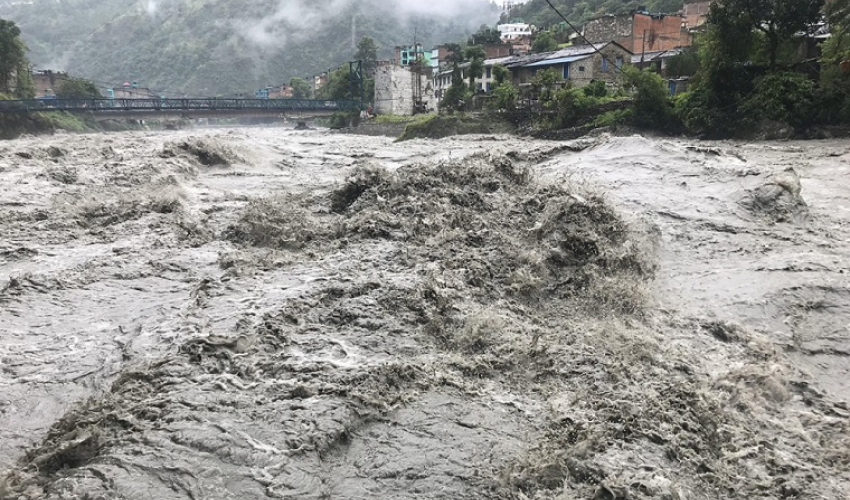 बाजुरामा झोलुंगे पुलहरु जोखिममा 