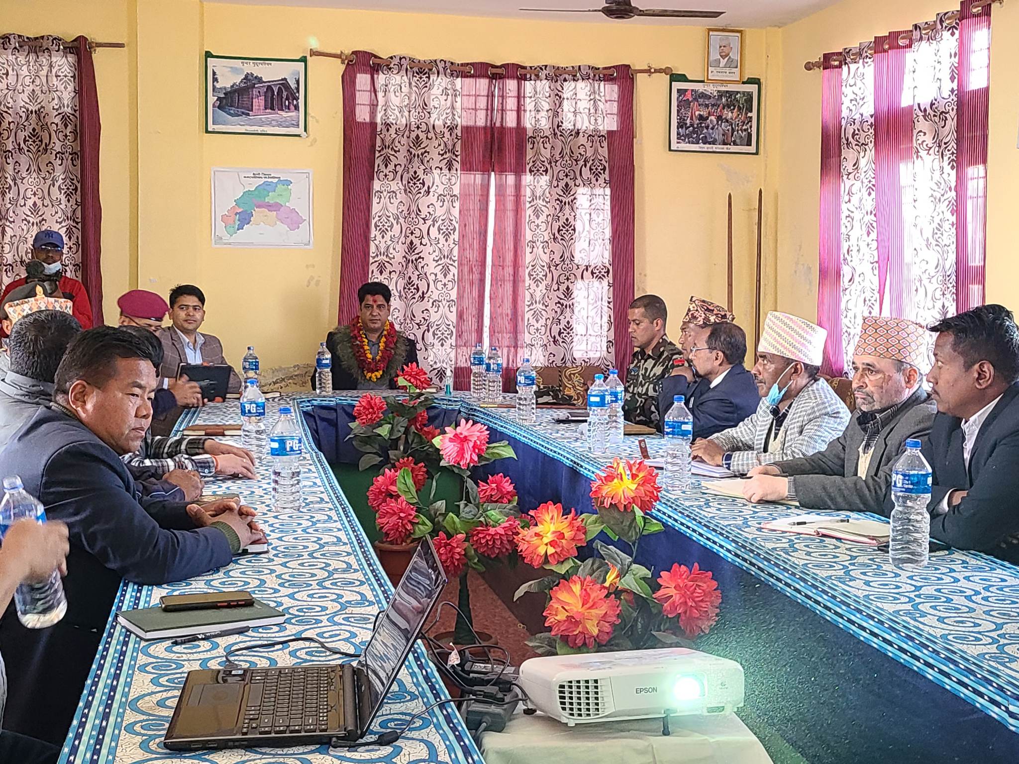 नागरिकलाई सहज हुने गरेर काम गर्न कर्मचारीलाई उद्योग मन्त्री भण्डारीको निर्देशन 