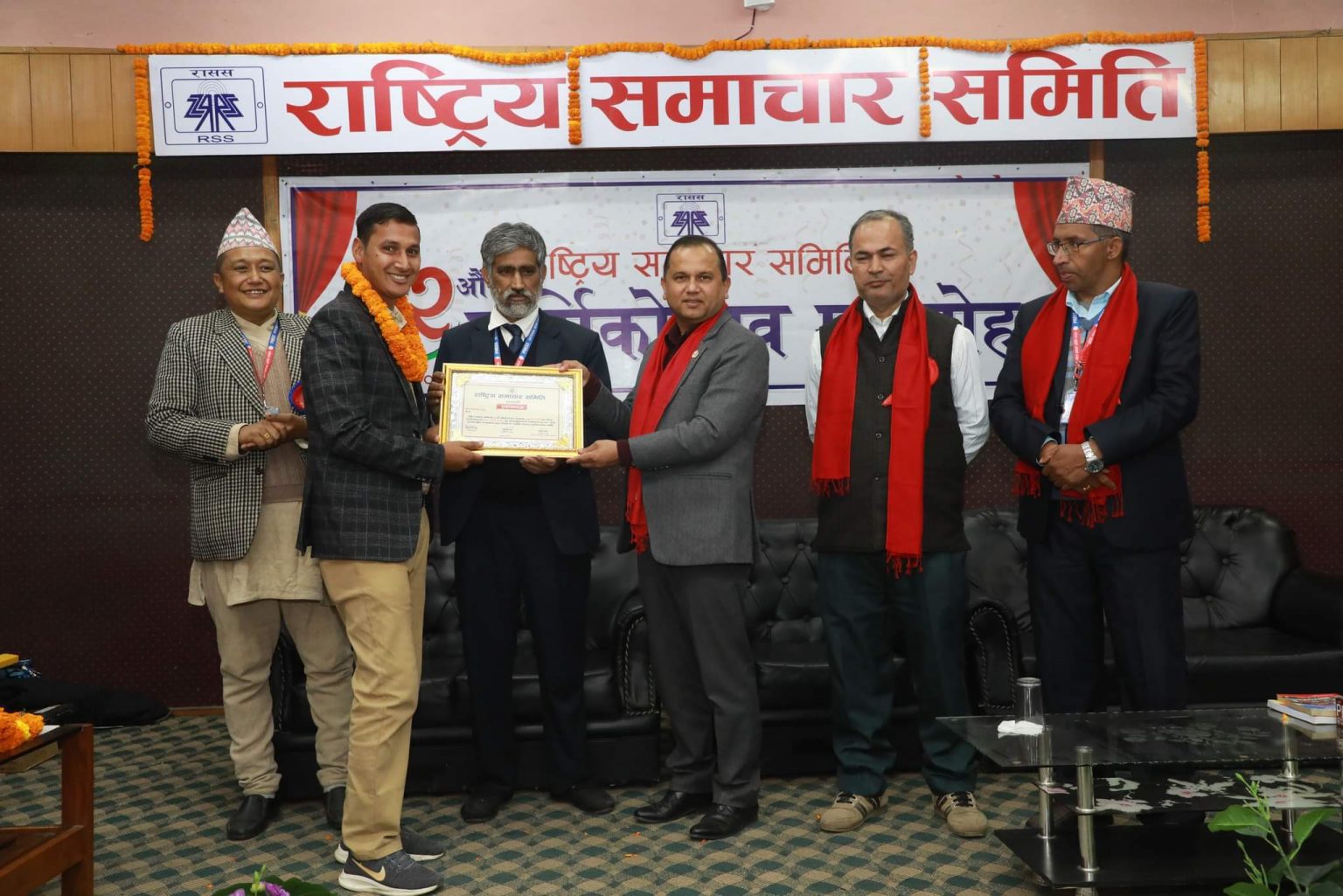 बैतडीका पत्रकार विष्ट उत्कृष्ट समाचारदाताको रूपमा पुरस्कृत 