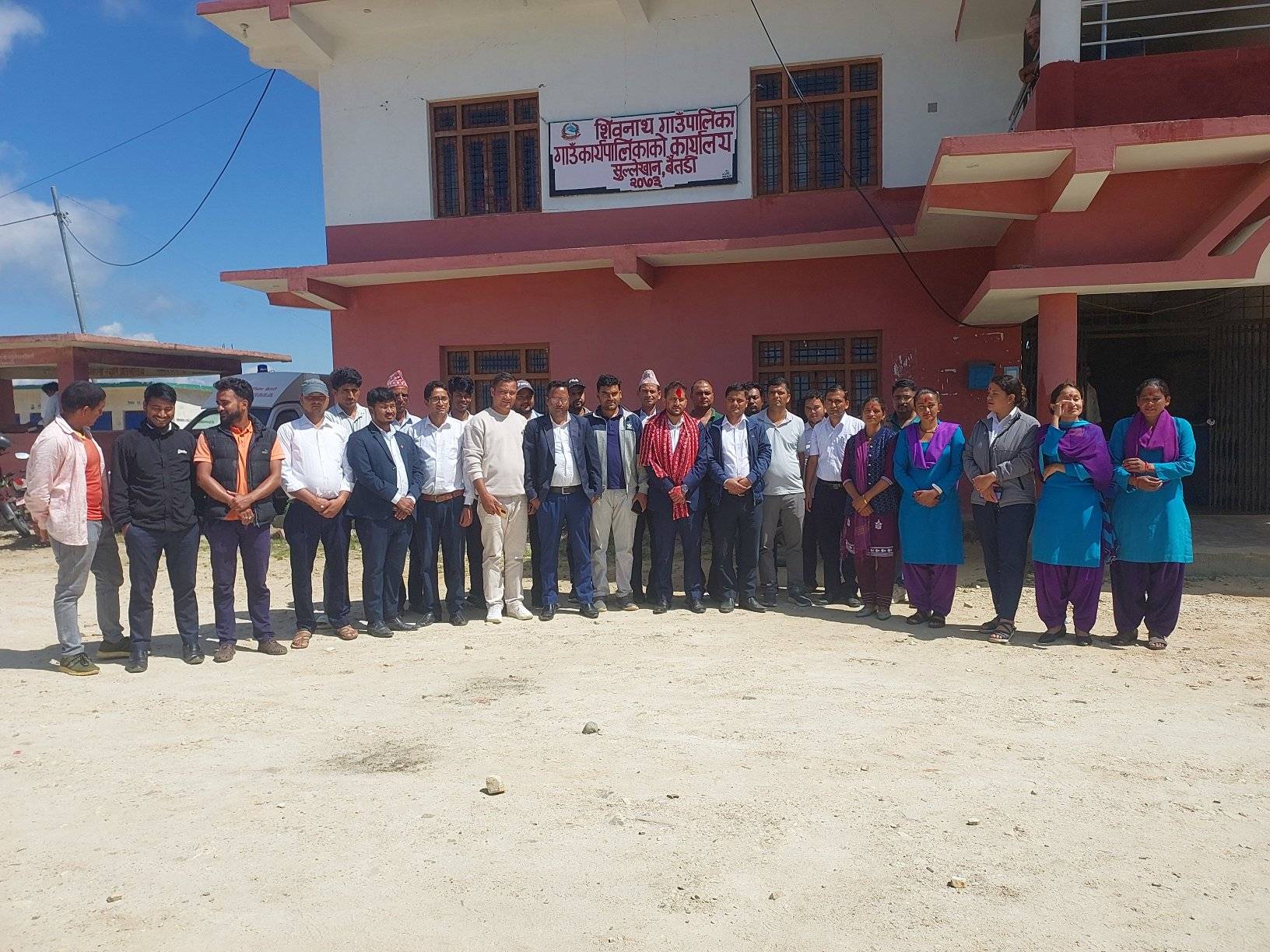 बैतडीको शिवनाथमा नयाँ प्रमुख प्रशासकीय अधिकृत पाण्डेय हाजिर 