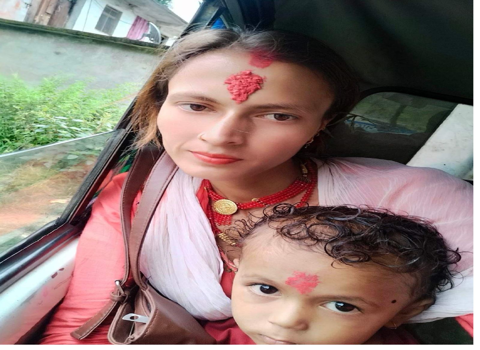 बैतडीकी एक महिला छोरासहित नगद र सुन लगेर  सम्पर्क विहिन   